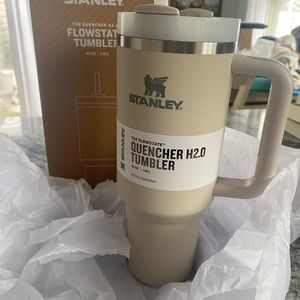 Stanley 40oz tumbler bnwt matte dune